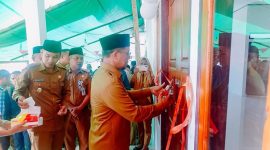 Bupati Boltara, Dr. Sirajudin Lasena didampingi oleh Wakil Bupati Boltara, Moh. Aditya Pontoh meresmikan Gedung Posyandu Melati Desa Talaga, Kecamatan Bolangitang Barat. 