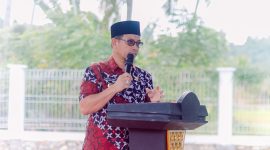 Bupati Boltara, Dr. Sirajudin Lasena menyambut kedatangan segenap perwakilan kementerian kesehatan dan secara resmi memulai demolish RSUD Boltara