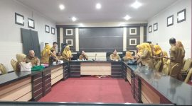 Personil PKM Boroko dipimpin langsung oleh Kepala Puskesmas, Diatri Macpal melakukan pemeriksaan kesehatan gratis dilingkungan OPD (BPKPD Boltara) 