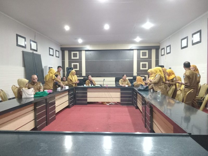 Personil PKM Boroko dipimpin langsung oleh Kepala Puskesmas, Diatri Macpal melakukan pemeriksaan kesehatan gratis dilingkungan OPD (BPKPD Boltara) 