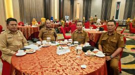 Kepala BPKPD Boltara, Nul Akim bersama pemateri FGD BLUD Kepala Bagian Ekonomi Pembangunan Setda Kabupaten Gorontalo, Sujono Suparman, Sekretaris Bapenda Kabupaten Gorontalo, Mulyadi Tamrin Domili serta Kabid Akuntansi dan Pelaporan, Atman Mahmud, BPKAD Kabupaten Gorontalo. 