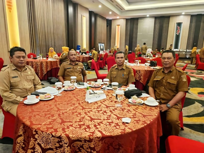 Kepala BPKPD Boltara, Nul Akim bersama pemateri FGD BLUD Kepala Bagian Ekonomi Pembangunan Setda Kabupaten Gorontalo, Sujono Suparman, Sekretaris Bapenda Kabupaten Gorontalo, Mulyadi Tamrin Domili serta Kabid Akuntansi dan Pelaporan, Atman Mahmud, BPKAD Kabupaten Gorontalo. 