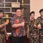 Kapolres Boltara, AKBP Juleigtin Siahaan, bersama Kasatkorcab Banser Boltara, Faiz Tunggil beserta anggota. 