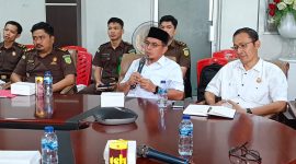 Bupati Boltara, Dr. Sirajudin Lasena bersama Kajari Boltara, Agus Tri Hartono di sosialisasi anti korupsi diselenggarakan oleh Pemerintah Kabupaten Boltara melalui Dewan Pengurus KORPRI Daerah Kabupaten Boltara