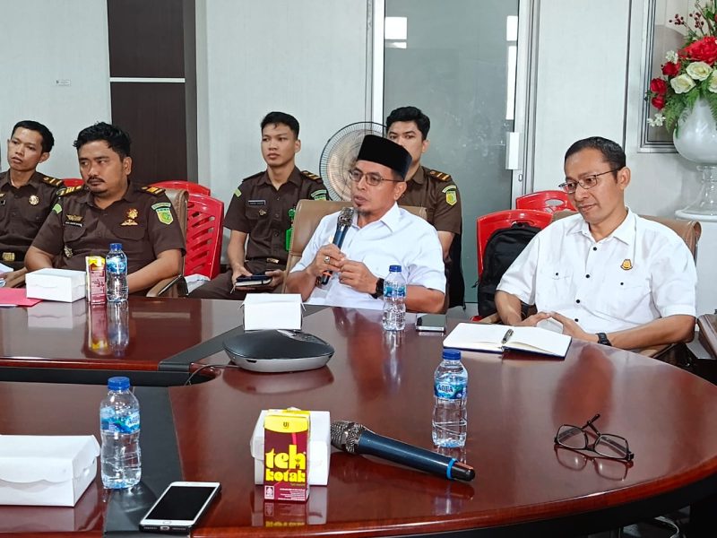 Bupati Boltara, Dr. Sirajudin Lasena bersama Kajari Boltara, Agus Tri Hartono di sosialisasi anti korupsi diselenggarakan oleh Pemerintah Kabupaten Boltara melalui Dewan Pengurus KORPRI Daerah Kabupaten Boltara