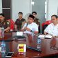 Bupati Boltara, Dr. Sirajudin Lasena bersama Kajari Boltara, Agus Tri Hartono di sosialisasi anti korupsi diselenggarakan oleh Pemerintah Kabupaten Boltara melalui Dewan Pengurus KORPRI Daerah Kabupaten Boltara
