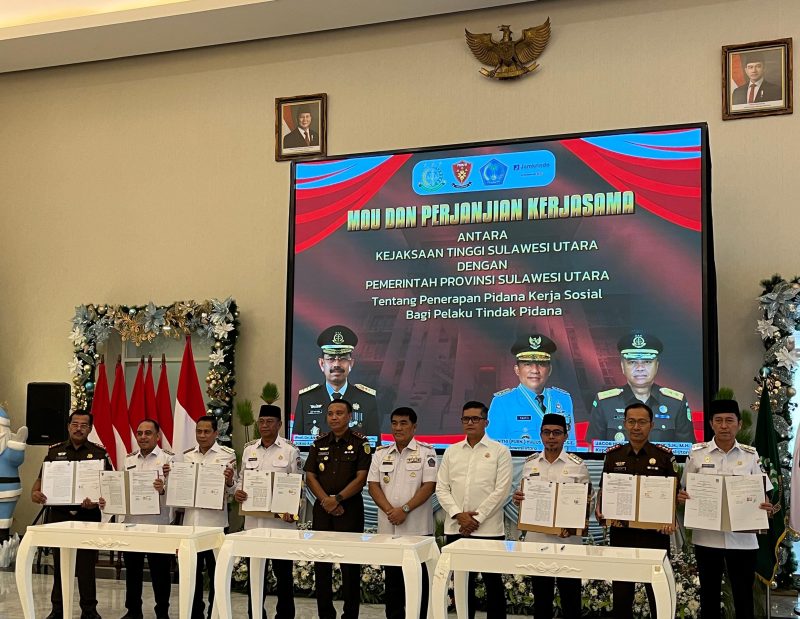 Bupati Boltara, Dr. Sirajudin Lasena bersama Gubernur Sulut, Mayjen TNI (Purn) Yulius Selvanus, Kajati Sulut Hendrik Pattipeilohy, Direktur A pada Jampidum Kejaksaan RI Dr. Hari Wibowo, dan para Bupati/Walikota se-Bolmong Raya. 