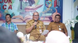 Asisten Bidang Ekonomi dan Pembangunan, Hi. Abdul Mutoh Daeng Mulisa, didampingi oleh Kepala Kantor Kesbangpol dan PT. Ecogas