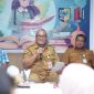 Asisten Bidang Ekonomi dan Pembangunan, Hi. Abdul Mutoh Daeng Mulisa, didampingi oleh Kepala Kantor Kesbangpol dan PT. Ecogas