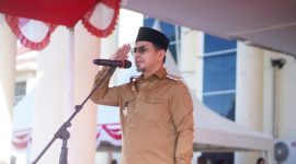 Bupati Boltara, Dr. Sirajudin Lasena saat memimpin apel bersama dalam rangka memperingati Hari Desa Nasional (HARDESNAS) Tahun 2026 tingkat kabupaten