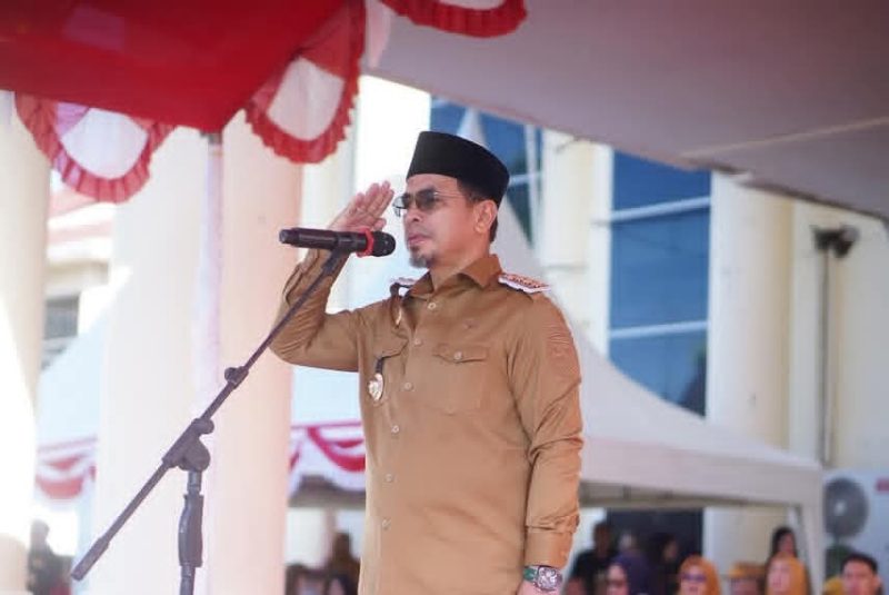 Bupati Boltara, Dr. Sirajudin Lasena saat memimpin apel bersama dalam rangka memperingati Hari Desa Nasional (HARDESNAS) Tahun 2026 tingkat kabupaten
