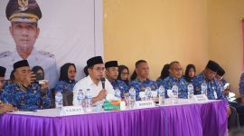 Bupati Boltara, Dr. Sirajudin Lasena bersama Wakil Bupati Boltara, Moh. Aditya Pontoh dan didampingi segenap jajaran Pemkab di rapat kerja bersama pemda dan pemerintah kecamatan-desa. 