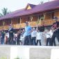 SJL-MAP beserta jajaran dan seluruh ASN Pemkab Boltara mengikuti senam pagi yang merupakan rangkaian kegiatan apel pagi dan kemudian dilanjutkan dengan kegiatan bersih-bersih pantai