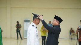 Bupati Boltara, Dr. Sirajudin Lasena bersama Ogon Masuara, yang dipercaya mengemban amanah sebagai Pj. Sangadi Desa Wakat, Kecamatan Bolangitang Barat.