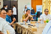 Ketua Komisi II DPRD Boltara, Mardan Umar saat menyampaikan aspirasi masyarakat Kaidipang-Pinogaluman di depan Bupati Boltara dan Kepala Balai Wilayah Sungai (BWS) Sulawesi I, Komang Sudana. 