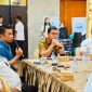 Ketua Komisi II DPRD Boltara, Mardan Umar saat menyampaikan aspirasi masyarakat Kaidipang-Pinogaluman di depan Bupati Boltara dan Kepala Balai Wilayah Sungai (BWS) Sulawesi I, Komang Sudana. 
