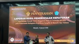 Wakil Bupati Kepulauan Sangihe, Tendris Bulahari, didampingi DPRD Kabupaten Kepulauan Sangihe menerima LHP oleh BPK RI Perwakilan Sulut