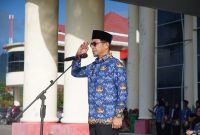 Bupati Boltara, Dr. Sirajudin Lasena saat memimpin apel korpri di lingkungan Pemerintah Kabupaten Boltara.