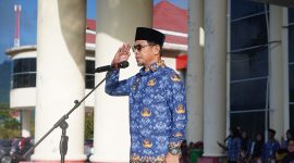 Bupati Boltara, Dr. Sirajudin Lasena saat memimpin apel korpri di lingkungan Pemerintah Kabupaten Boltara.