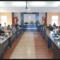 Bupati Gorut, Thoriq Modanggu didampingi oleh Wakil Bupati Gorut Nurjanah Hasan Yusuf beserta segenap jajaran pemda Gorut bertatap muka dan rapat bersama pelaku UMKM dan BUMDes. 