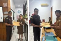 Jajaran Kejari Sangihe menyerahkan Legal Opinion meliputi pengelolaan aset daerah dan mitigasi dampak penyelundupan pada Pemkab Sangihe