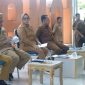 Wakil Bupati Gorut, Nurjanah Hasan Yusuf didampingi oleh Sekda dan segenap jajaran pemkab Gorut menggelar rapat pembentukan Asosiasi Pelaku Pedagang Kaki Lima (AP2KL)