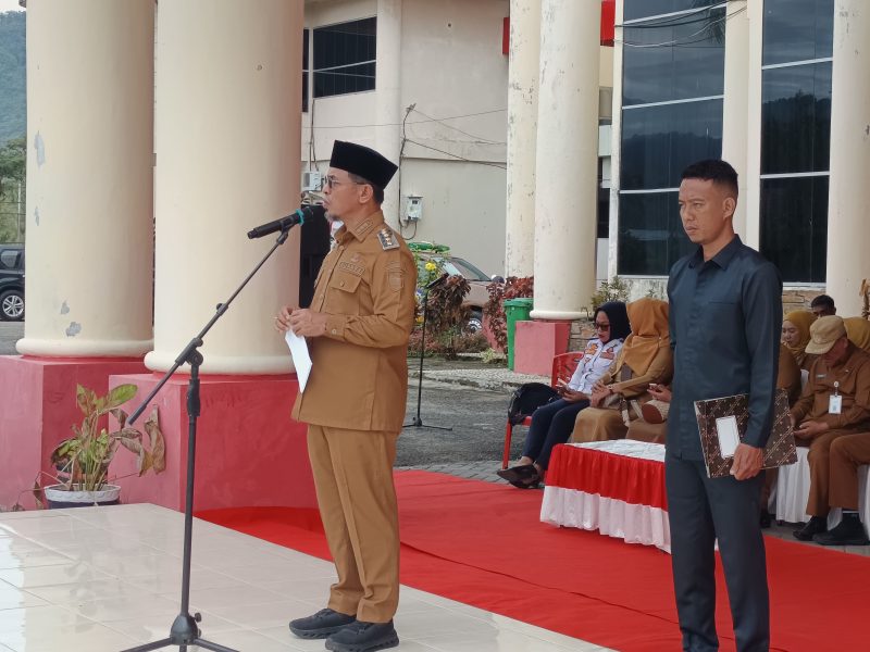 Bupati Boltara, Dr. Sirajudin Lasena selaku pembina pada apel kerja perdana tahun 2026