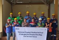 Fuel Terminal Manager Tahuna Jan Ichrem Pasambo bersama Kasi Propam Polres Kepulauan Sangihe IPDA Jefri Mandagi, S.H.
serta Head of Operation PT. Elnusa Tahuna Dikkar Gultom