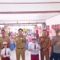 Bupati Kabupaten Kepulauan Sangihe, Michael Thungari di dampingi Kepala Dinas Kesehatan Bersama Siswa SDN Yerusalem Enemawira Serta Korwil SPPG dan Pemerintah Kecamatan Tabukan Utara