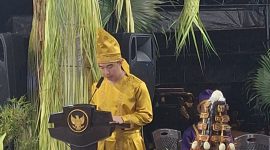 Bupati Kabupaten Kepulauan Sangihe, Michael Thungari memberikan sambutan pada puncak peringatan HUT ke-601 dan adat Tulude