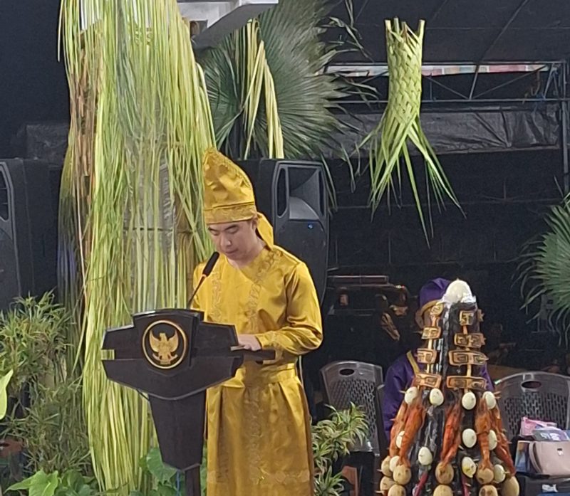 Bupati Kabupaten Kepulauan Sangihe, Michael Thungari memberikan sambutan pada puncak peringatan HUT ke-601 dan adat Tulude