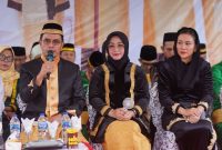 Bupati Boltara, Dr. Sirajudin Lasena didampingi oleh Ketua TP-PKK dan Sekretaris TP-PKK Boltara dan seluruh jajaran Pemkab, menerima prosesi adat mopohabaru/mopotau jelang bulan Suci Ramadhan 1447 H
