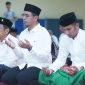 Bupati Boltara, Dr. Sirajudin Lasena dan Wakil Bupati Boltara, Mohamad Aditya Pontoh nampak khidmat di momen tasyakuran satu tahun kepemimpinan dan didampingi oleh Ketua DPRD Boltara beserta Forkopimda