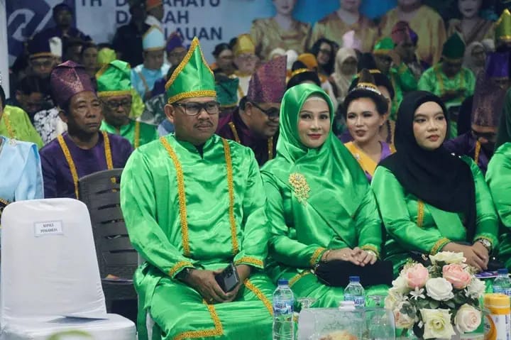 Kapolres Kepulauan Sangihe AKBP Abdul Kholik Bersama Ketua Bhayangkari Ny. Adellia Kholik