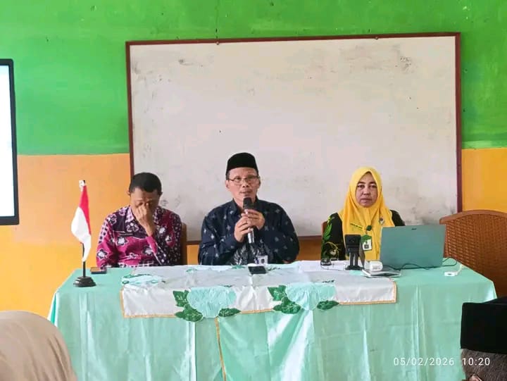 Kakan Kemenag Sangihe, H. Kusnadi saat membuka kegiatan KKG dan KKM