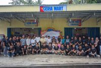 Foto Bersama Owner Toko Ceria Mart Jais Salele S.Kom yang juga Anggota DPRD Sangihe dan Karyawan/Karyawati serta Tamu Undangan