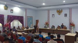 Bupati Kabupaten Kepulauan Sangihe Michael Thungari di dampingi Wakil Bupati Kabupaten Kepulauan Sangihe Tendris Bulahari melangsungkan rapat koordinasi bersama pihak Perusahaan Listrik Negara (PLN), memastikan perbaikan infrastruktur kelistrikan berjalan sesuai target.