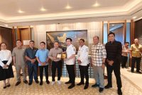 Bupati Kabupaten Kepulauan Sangihe, Michael Thungari bersama dengan Direksi PLN Pusat