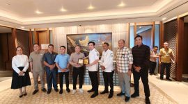 Bupati Kabupaten Kepulauan Sangihe, Michael Thungari bersama dengan Direksi PLN Pusat