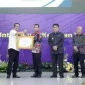 Wakil Bupati Boltara, Mohammad Aditya Pontoh menerima penghargaan dari Kementerian Hukum Republik Indonesia atas pembentukan Posbankum