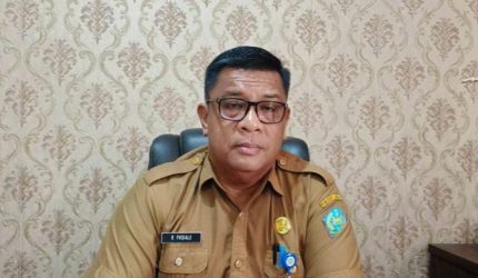 Kepala Dinas Lingkungan Hidup (DLH) Kabupaten Kepulauan Sangihe, Ronny J. Pasieale, S.Sos., M.M., menegaskan bahwa tidak ada pemotongan honor bagi petugas kebersihan yang berada di bawah naungan Dinas Lingkungan Hidup. Penegasan ini disampaikan sebagai klarifikasi atas isu yang berkembang di tengah masyarakat