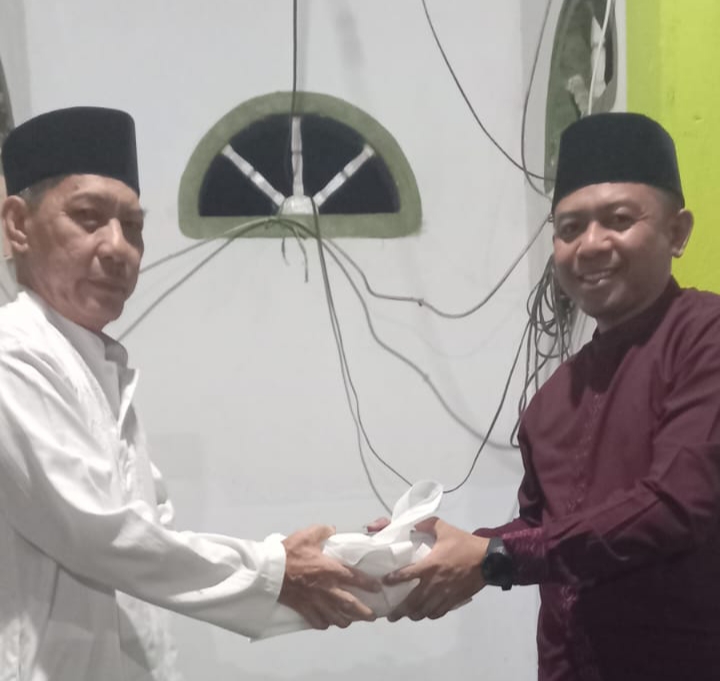 Penyerahan Wakaf Al-Qur'an Oleh Jais Salele Anggota Komisi II DPRD Kabupaten Kepl.Sangihe Kepada Wakil Imam Mushollah As-Salaam Kampung Bahu Lind 3
Sukirno Wiharjo