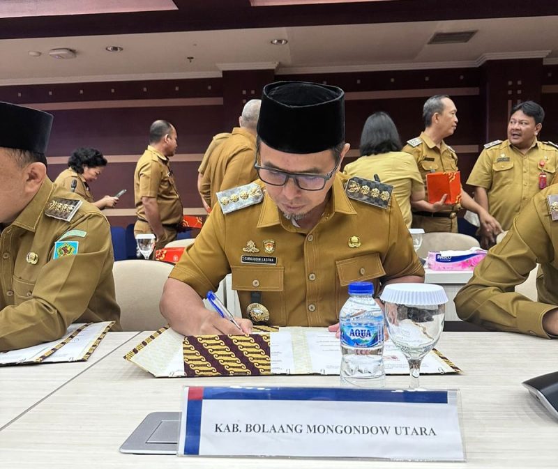 Bupati Boltara, Dr. Sirajudin Lasena saat mengikuti High Level Meeting