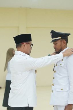 Bupati Sirajudin Lasena Lantik Penjabat Sangadi Dzulkifli Alim