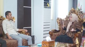 Wabup Boltara, Moh. Aditya Pontoh berdiskusi dengan Rektor Unisan Gorut, Dr. Fatmah M. Ngabito terkait KKLP Mahasiswa di Kecamatan Bolangitang Timur