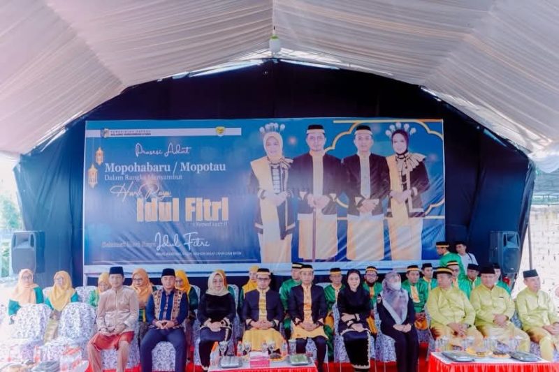 Prosesi adat Mopohabaru/Mopotau dalam rangka menyambut Hari Raya Idul Fitri 1447 H di kediaman Bupati Boltara