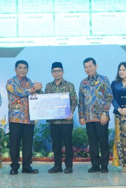 Di Momen 1 Tahun YSK–Victory Pimpin Sulut, Boltara Terima Bantuan Pangan