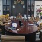 Asisten Bidang Perekonomian dan Pembangunan, Hi. Abdul Mutoh Daeng Mulisa, bersama jajaran mengikuti Rakor pengendalian Inflasi dan kesiapsiagaan menghadapi Idul Fitri 1447 H
