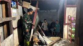 Nampak Polsek dan Koramil Tabukan Utara berada di kediaman salah satu korban bencana tanah longsor di dusun balane, kampung petta