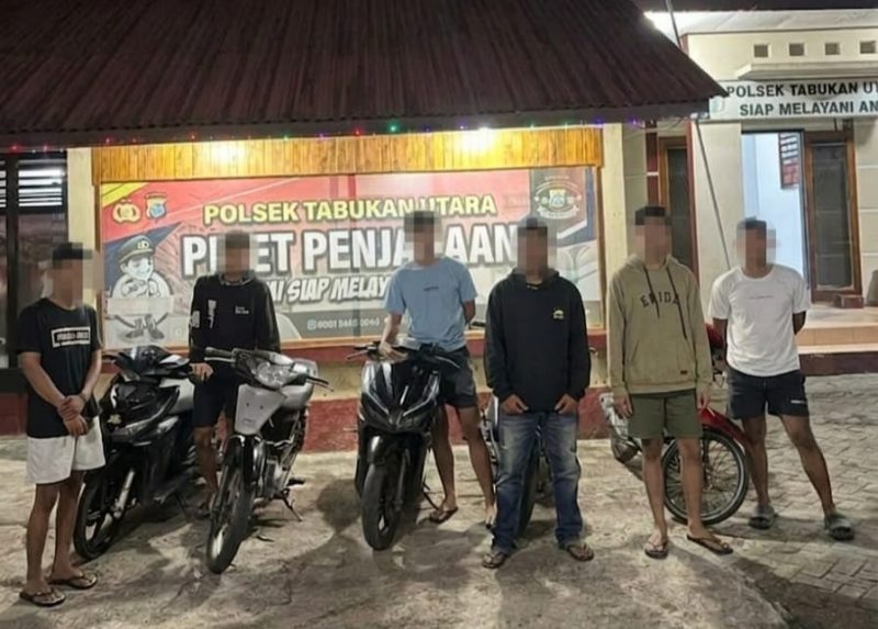 Terduga Pelaku Balapan Liar, beserta 5 unit sepeda motor di tahan di Polsek Tabukan Utara